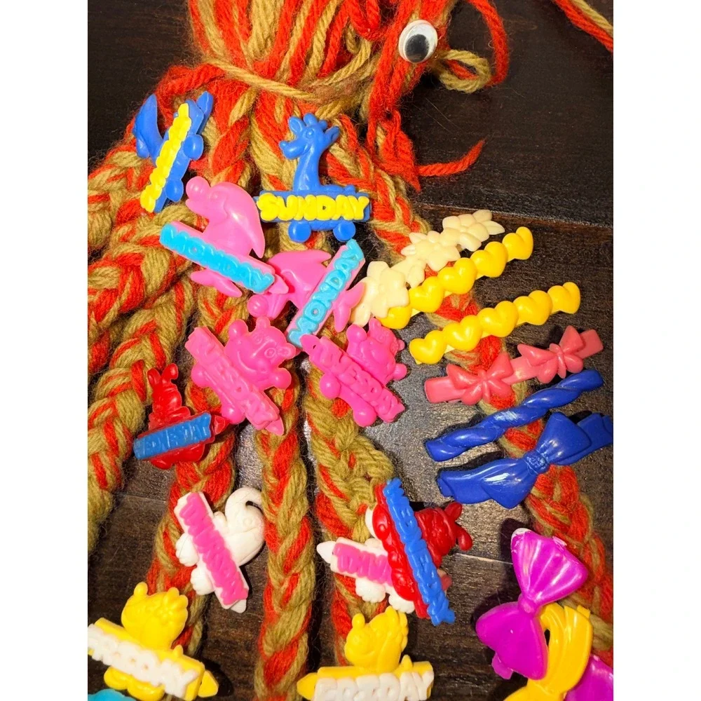 Vintage Yarn Octopus Hair Clip Holder Days of the Week‎ Plastic Barrettes